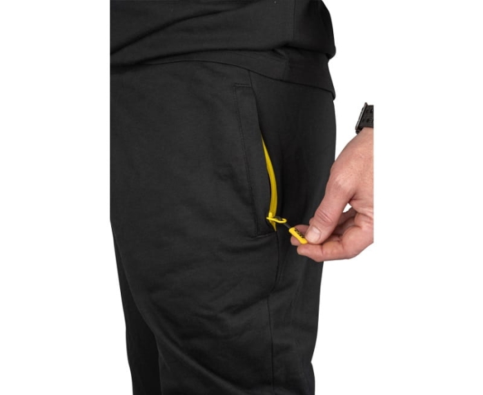 /environment/cache/images/productGfx_141608_700_700/Spodnie-Black-Cat-Joggers2.jpg