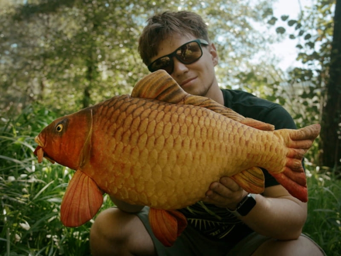 /environment/cache/images/productGfx_144987_700_700/Delphin-CARPY-Pluszowy-karp-60cm-4.jpg